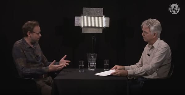 Edgar bij Café Weltschmerz